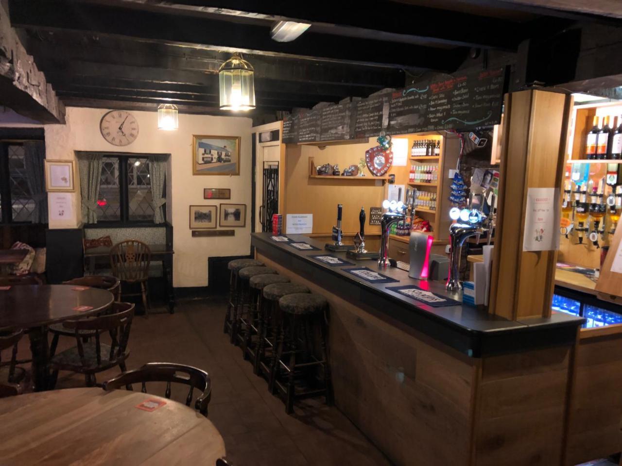 The Crosskeys Inn Usk Exterior foto